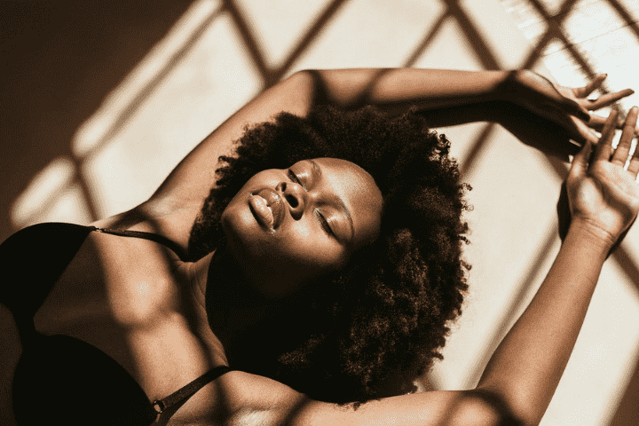 Afro femme cheveux big chop