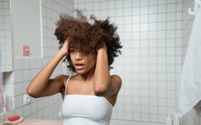 Cheveux afro : nos astuces pour une bonne routine de lavage
